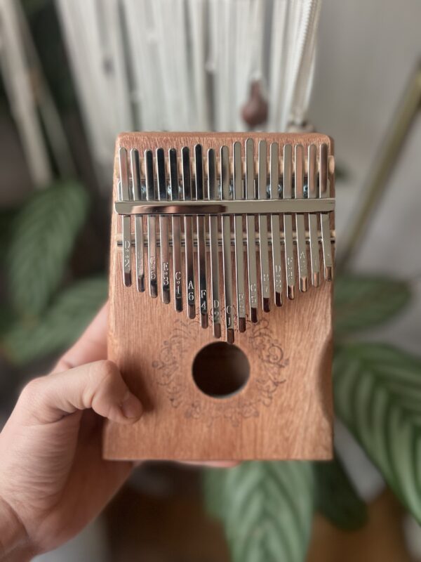KALIMBA INSTRUMENTO MUSICAL